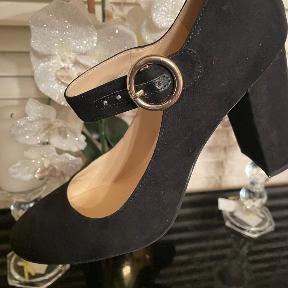 Liz Claiborne Savannah Suede Black Pumps